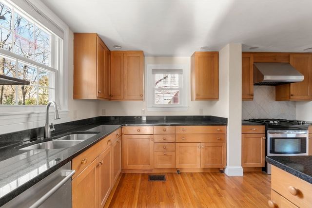 25 Allen Ave, Newton, MA 02468