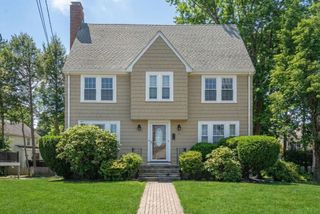 25 Allen Ave, Newton, MA 02468
