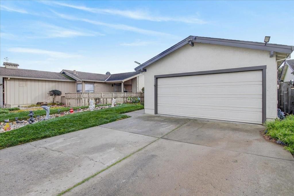 Image 2 of property listing at 525 Cloudview Drive, Watsonville, CA 95076