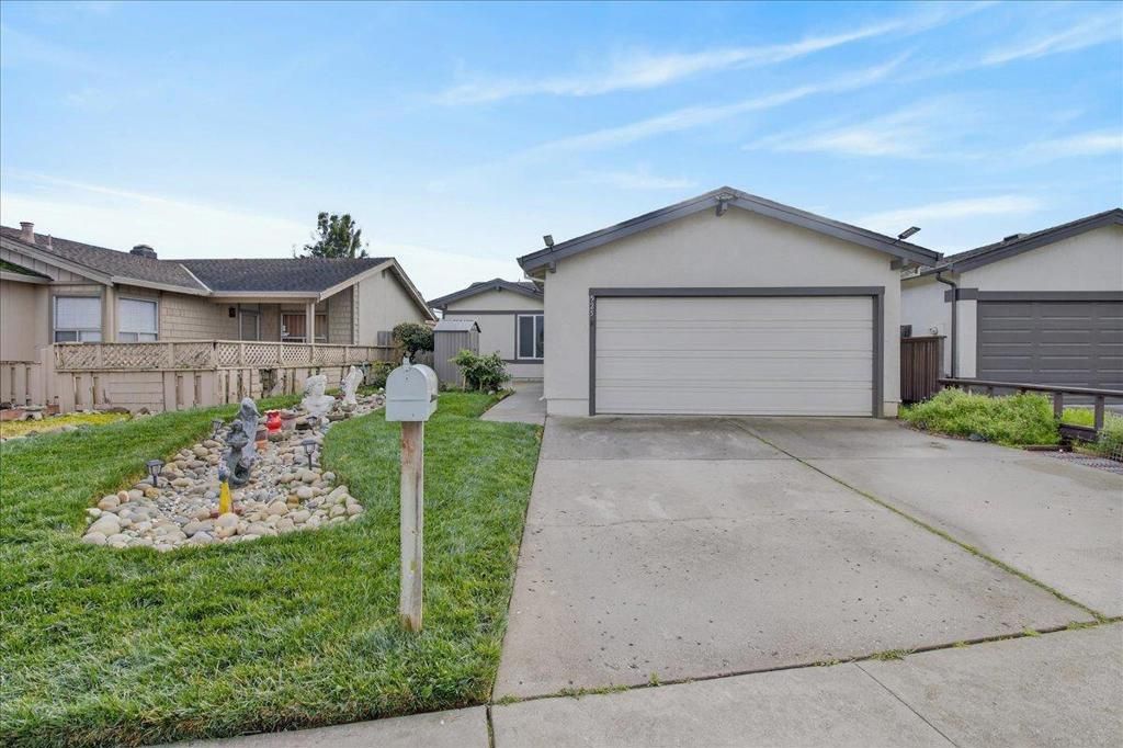 Image 3 of property listing at 525 Cloudview Drive, Watsonville, CA 95076