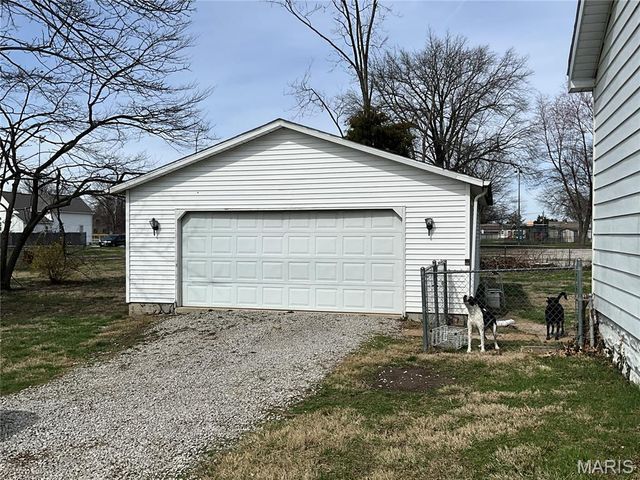 625 Montgomery Street, Staunton, IL 62088