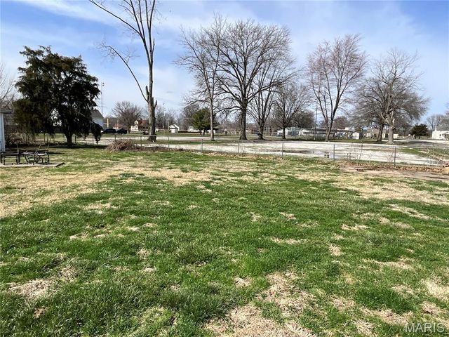 625 Montgomery Street, Staunton, IL 62088