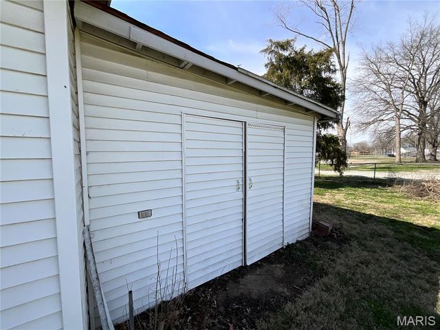 625 Montgomery Street, Staunton, IL 62088