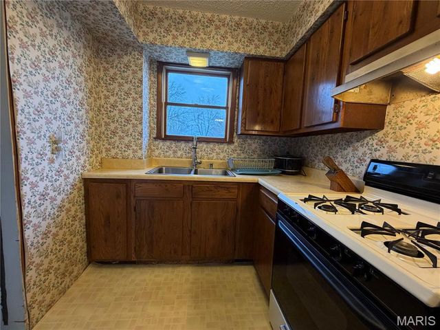 625 Montgomery Street, Staunton, IL 62088