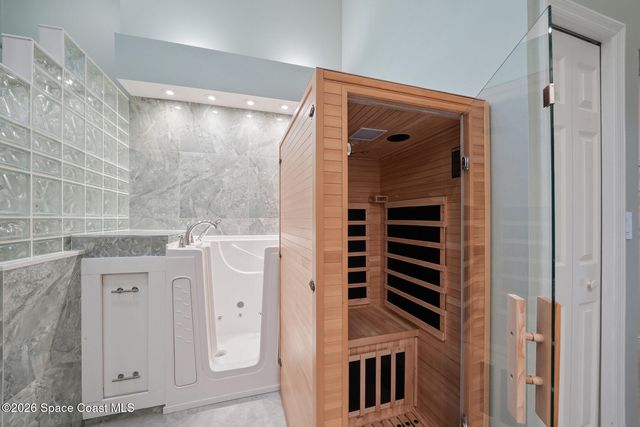 711 Kenwood Circle, Melbourne, FL 32940