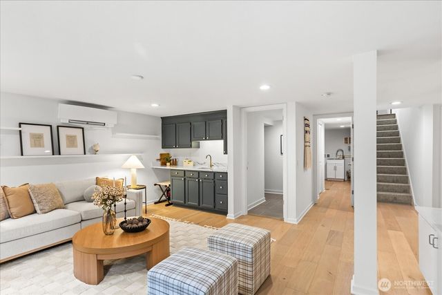 1400 Magnolia Boulevard W, Seattle, WA 98199