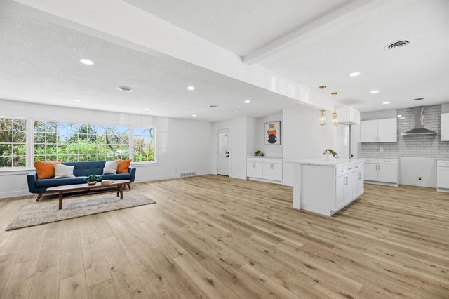 2241 N Belmont, Wichita, KS 67220