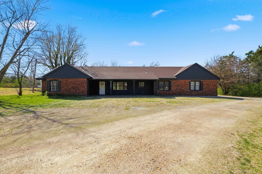 2241 N Belmont, Wichita, KS 67220