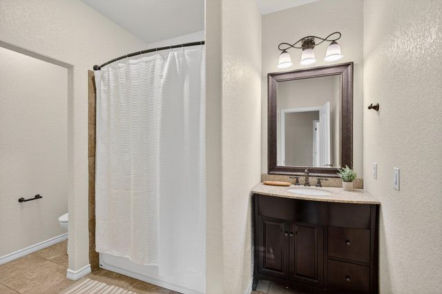 237 Meadowlakes DR, Meadowlakes, TX 78654