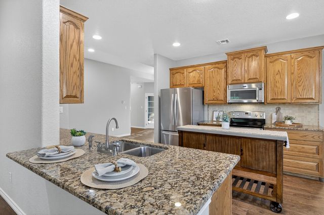237 Meadowlakes DR, Meadowlakes, TX 78654