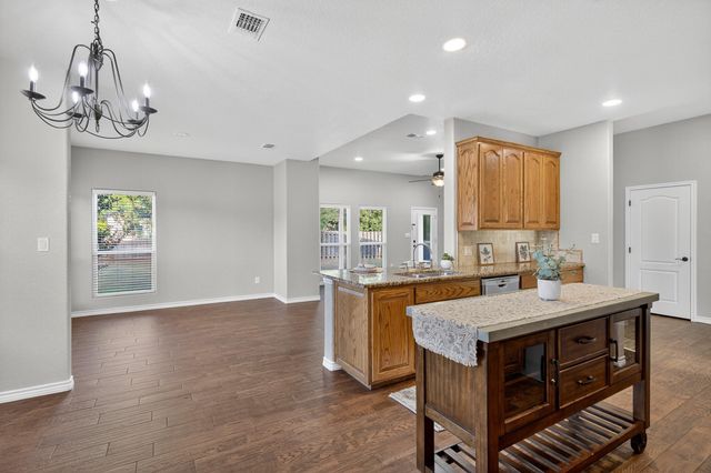 237 Meadowlakes DR, Meadowlakes, TX 78654