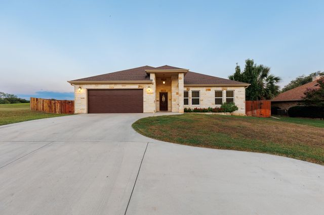 237 Meadowlakes DR, Meadowlakes, TX 78654