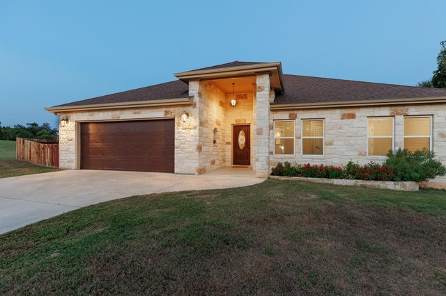 237 Meadowlakes DR, Meadowlakes, TX 78654