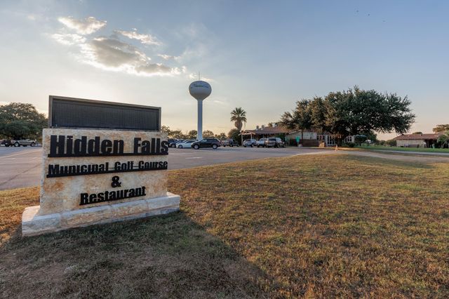 237 Meadowlakes DR, Meadowlakes, TX 78654