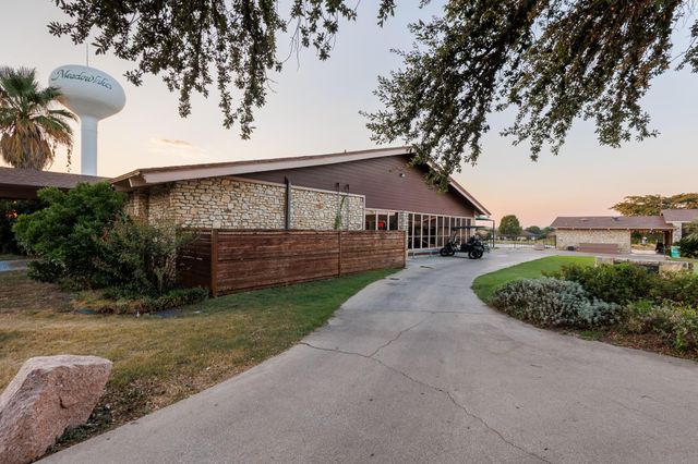 237 Meadowlakes DR, Meadowlakes, TX 78654