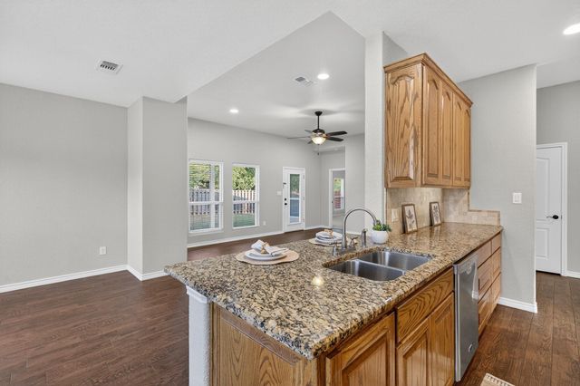 237 Meadowlakes DR, Meadowlakes, TX 78654