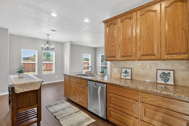 237 Meadowlakes DR, Meadowlakes, TX 78654