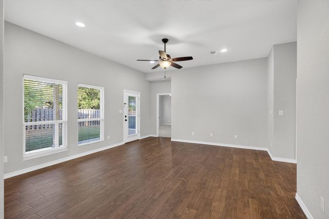 237 Meadowlakes DR, Meadowlakes, TX 78654