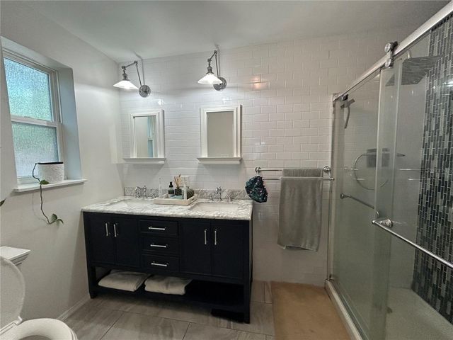 816 NE 9TH AVENUE, Gainesville, FL 32601