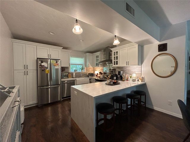 816 NE 9TH AVENUE, Gainesville, FL 32601