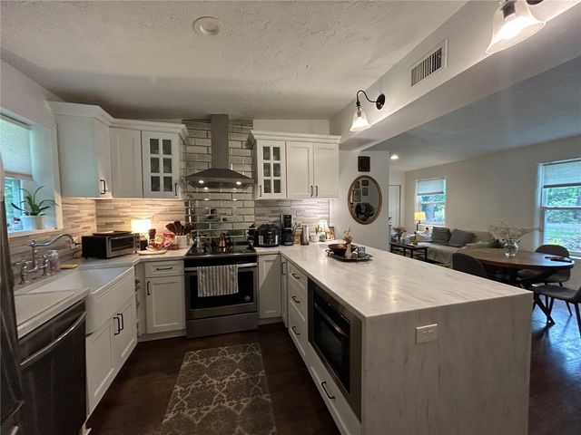 816 NE 9TH AVENUE, Gainesville, FL 32601