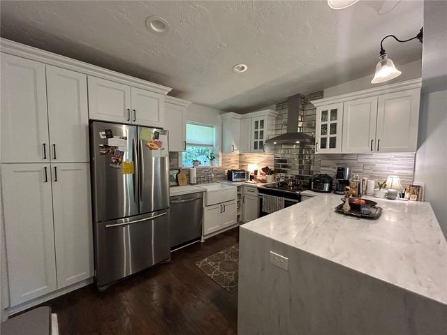 816 NE 9TH AVENUE, Gainesville, FL 32601
