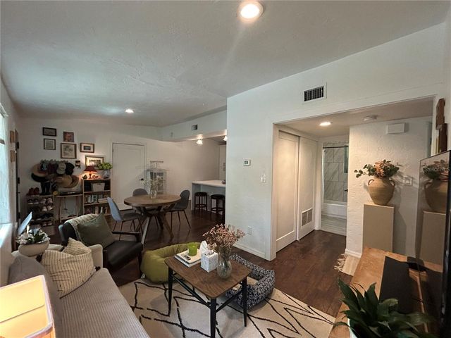 816 NE 9TH AVENUE, Gainesville, FL 32601