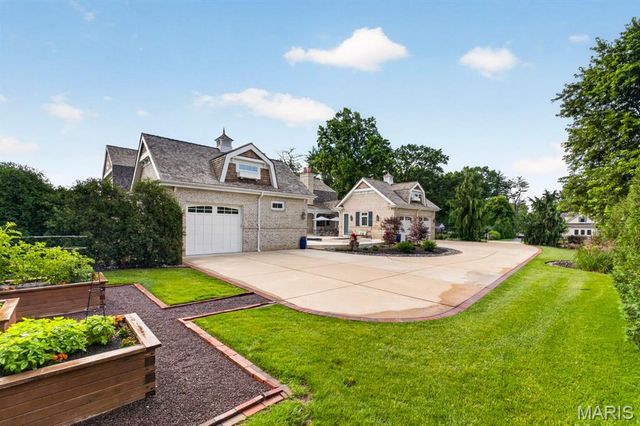 39 Countryside Lane, St Louis, MO 63131
