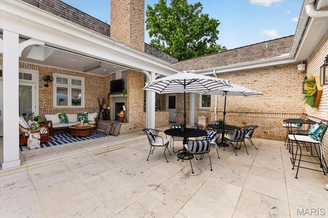 39 Countryside Lane, St Louis, MO 63131