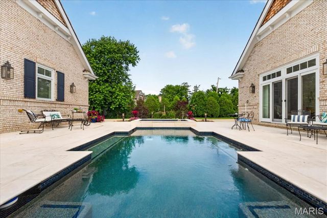 39 Countryside Lane, St Louis, MO 63131