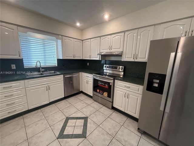 1721 NE 48th Ct, Fort Lauderdale, FL 33334