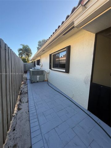 1721 NE 48th Ct, Fort Lauderdale, FL 33334