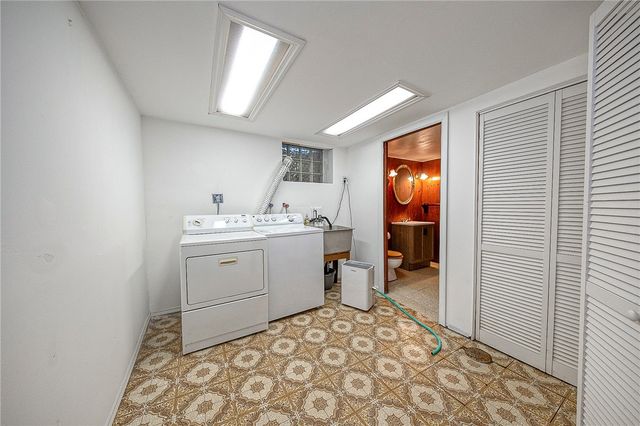 563 MEADOWVALE DRIVE, Harmar, PA 15024