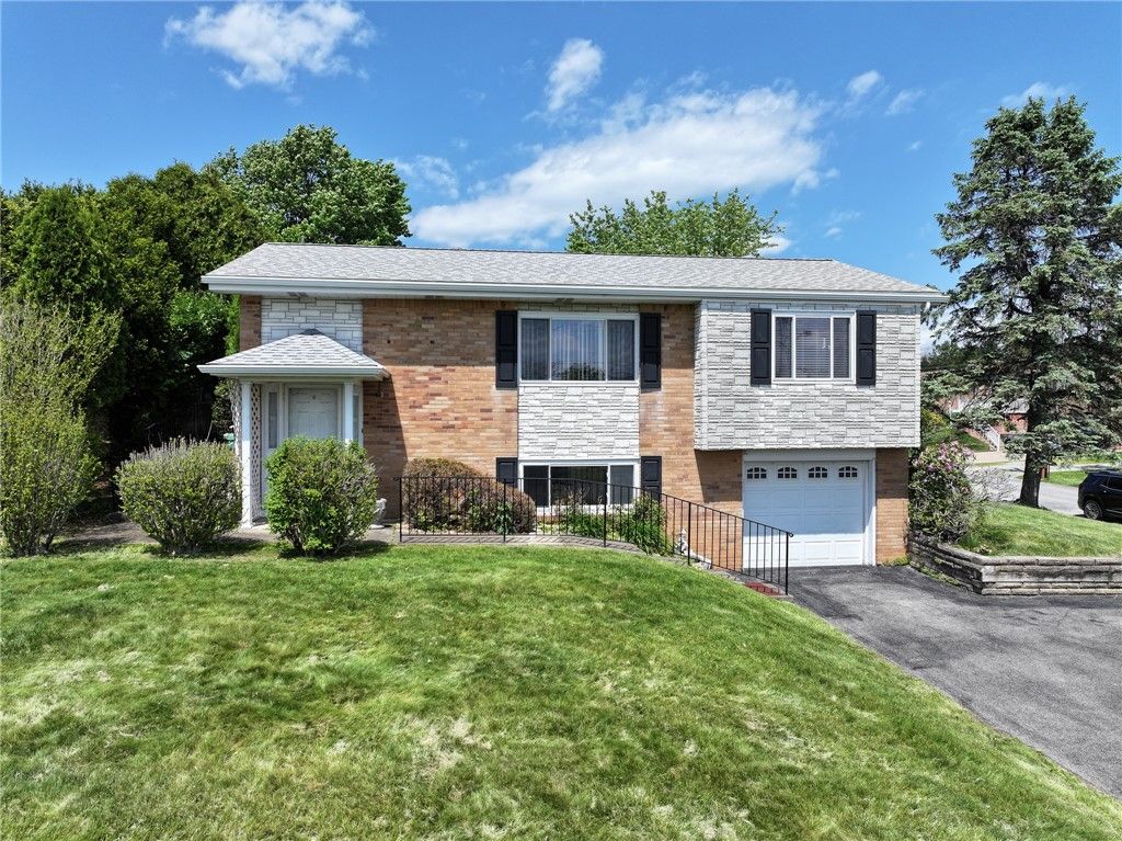 563 MEADOWVALE DRIVE, Harmar, PA 15024