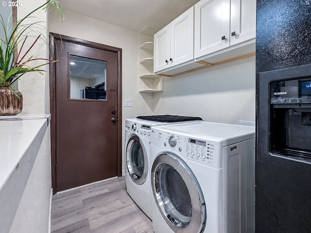 11425 Sw GREENBURG Rd, Tigard, OR 97223