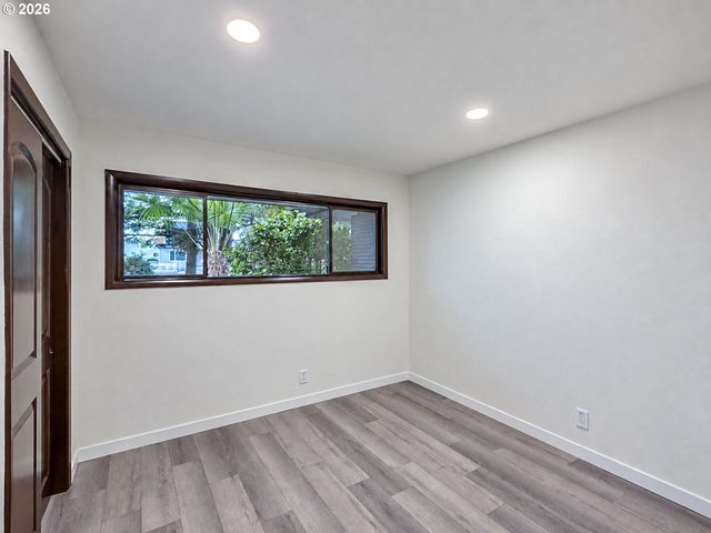 11425 Sw GREENBURG Rd, Tigard, OR 97223