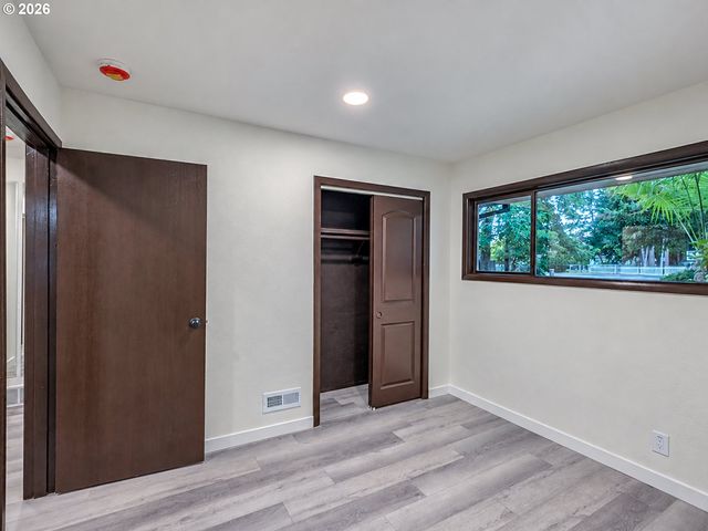 11425 Sw GREENBURG Rd, Tigard, OR 97223