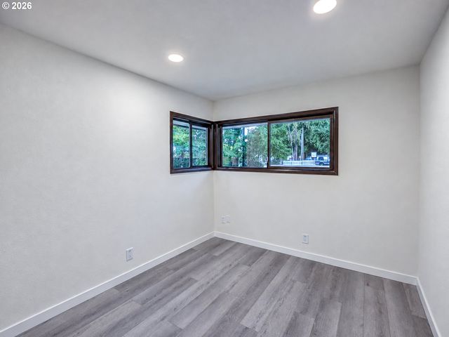11425 Sw GREENBURG Rd, Tigard, OR 97223