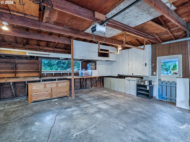 11425 Sw GREENBURG Rd, Tigard, OR 97223