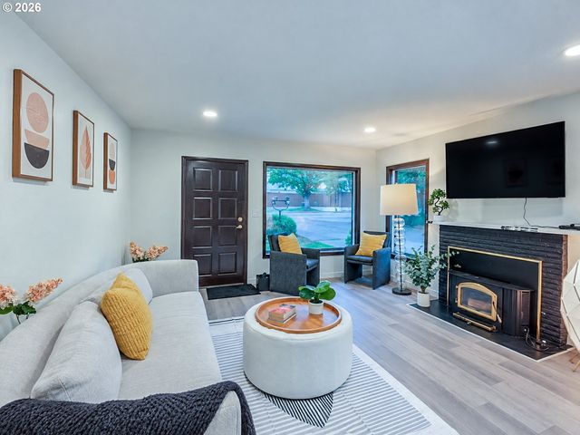 11425 Sw GREENBURG Rd, Tigard, OR 97223
