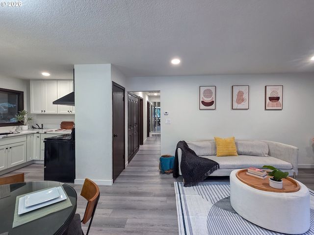11425 Sw GREENBURG Rd, Tigard, OR 97223