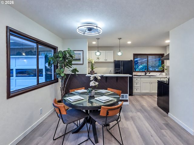 11425 Sw GREENBURG Rd, Tigard, OR 97223