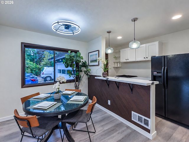 11425 Sw GREENBURG Rd, Tigard, OR 97223