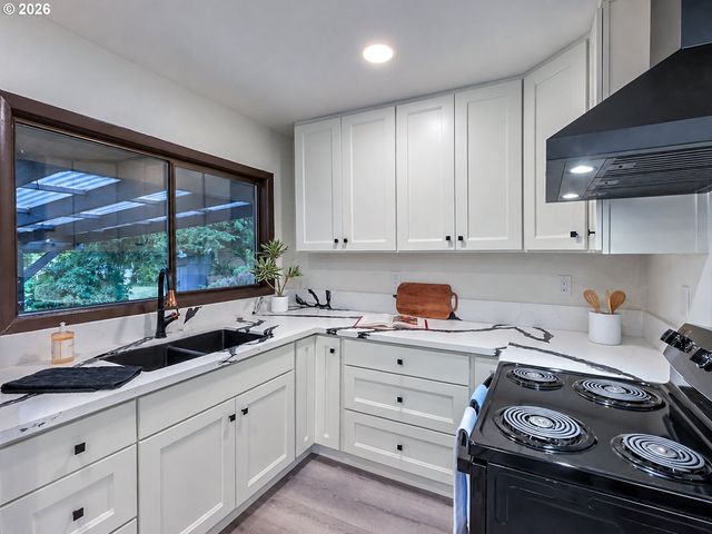 11425 Sw GREENBURG Rd, Tigard, OR 97223
