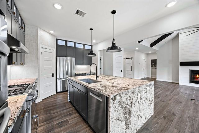 87 Dawns Edge Drive, Montgomery, TX 77356