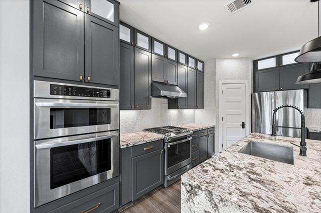87 Dawns Edge Drive, Montgomery, TX 77356