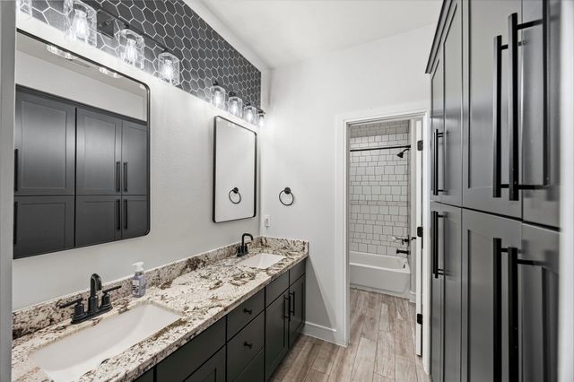87 Dawns Edge Drive, Montgomery, TX 77356