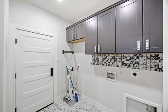 87 Dawns Edge Drive, Montgomery, TX 77356