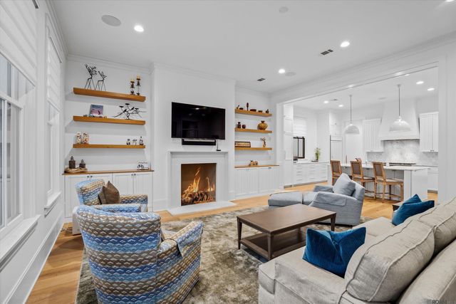 5042 Mimosa St, Baton Rouge, LA 70808