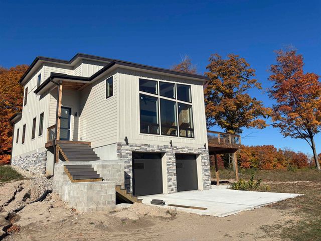136 Mooney Way, Kewadin, MI 49648